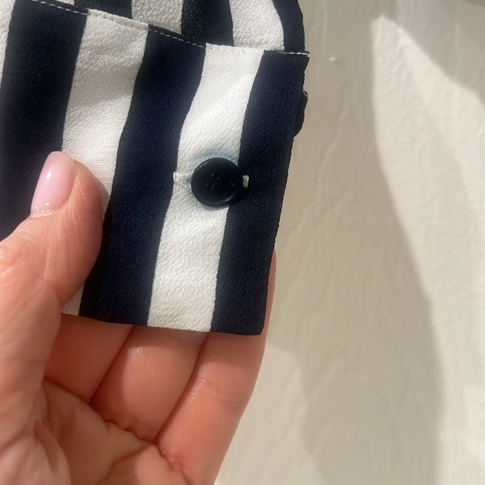 Reformation Blue and White Striped Women's Top
Size small - Picture 4 of 8